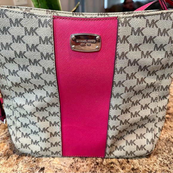 Michael Kors crossbody - Picture 2 of 5